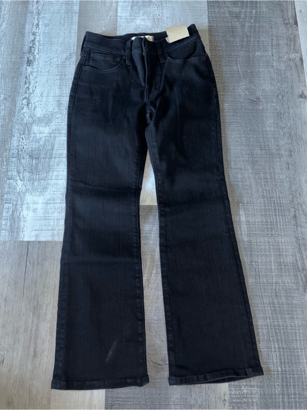 ⚫️NWT Madewell Black Mid-rise Kickout Jeans